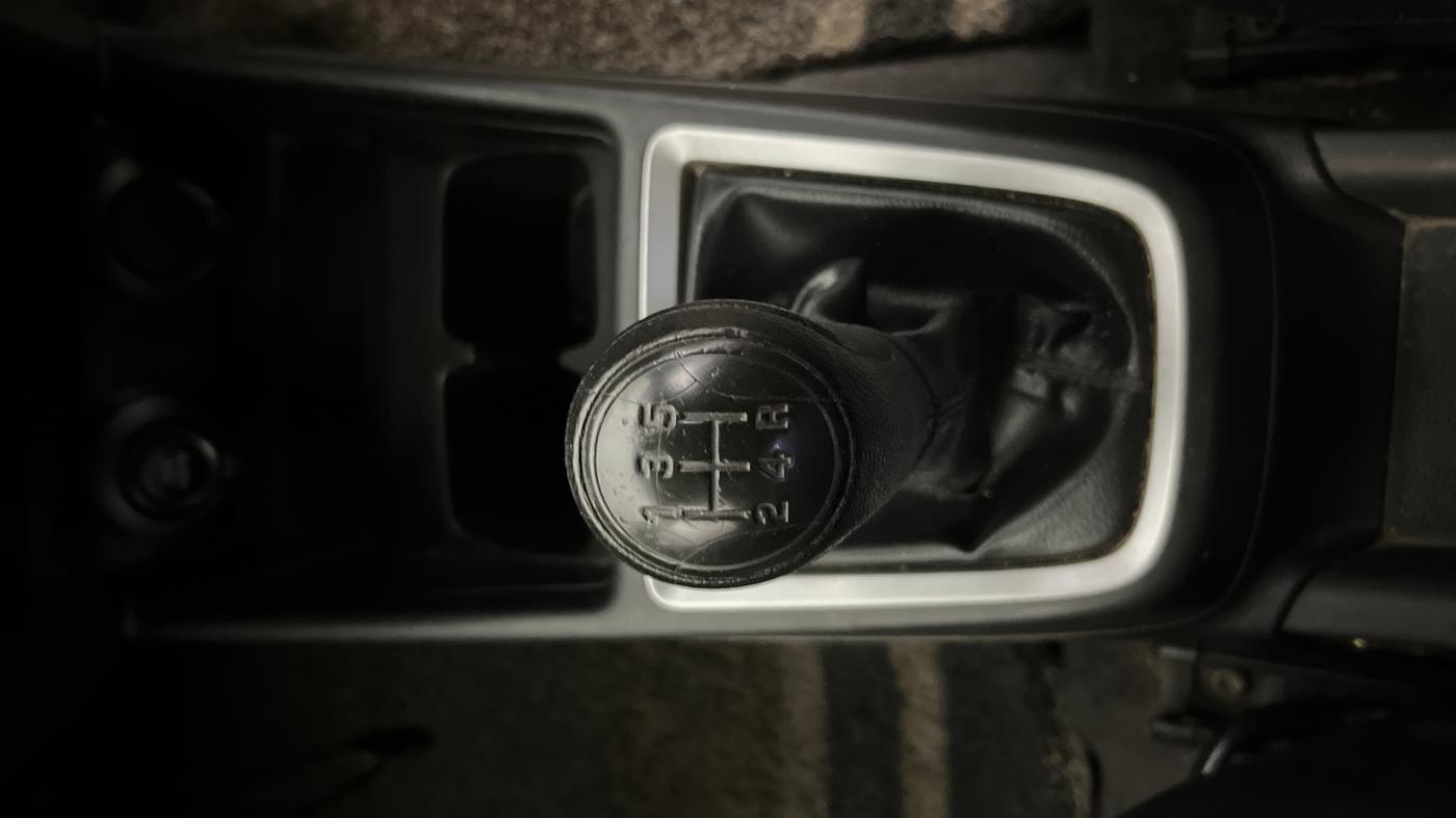 2019 Maruti Swift LDI, Diesel, Manual, 74,366 km, Gear Lever
