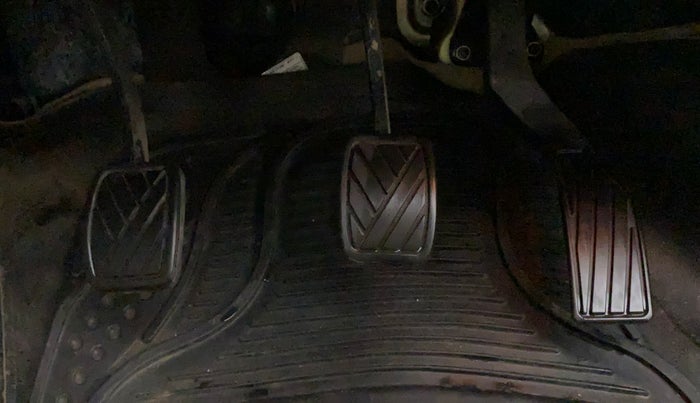 2022 Maruti Ciaz ZETA 1.5 SHVS MT PETROL, Petrol, Manual, 21,588 km, Pedals