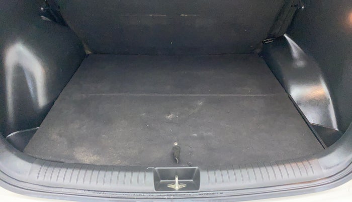 2018 Hyundai Creta 1.6 E + VTVT, Petrol, Manual, 46,028 km, Boot Inside