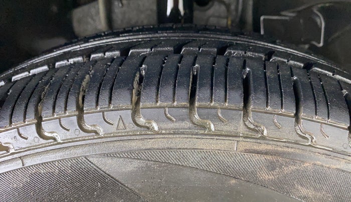 2016 Tata Tiago XT PETROL, Petrol, Manual, 66,284 km, Right Front Tyre Tread