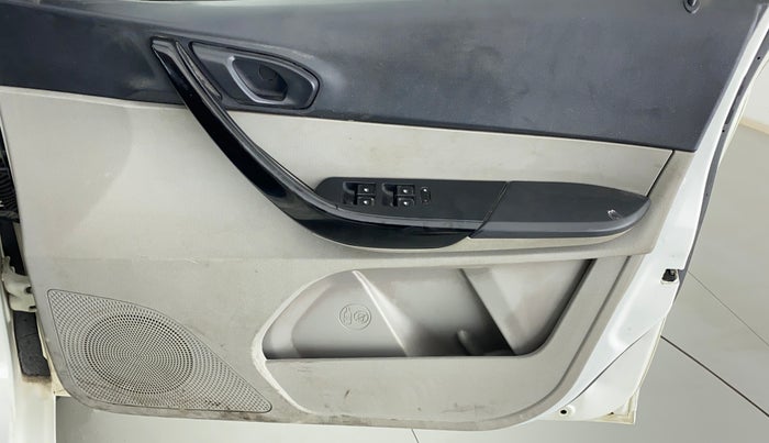 2016 Tata Tiago XT PETROL, Petrol, Manual, 66,284 km, Driver Side Door Panels Control