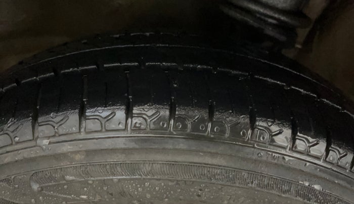 2015 Maruti Alto K10 VXI, Petrol, Manual, 47,742 km, Left Front Tyre Tread