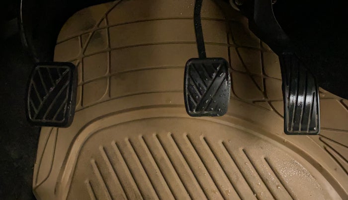 2014 Maruti Ritz VXI, Petrol, Manual, 1,00,013 km, Pedals