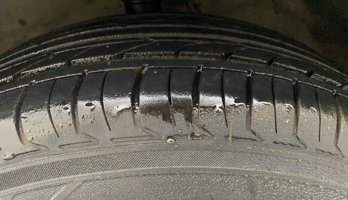 2014 Maruti Ritz VXI, Petrol, Manual, 1,00,013 km, Left Front Tyre Tread