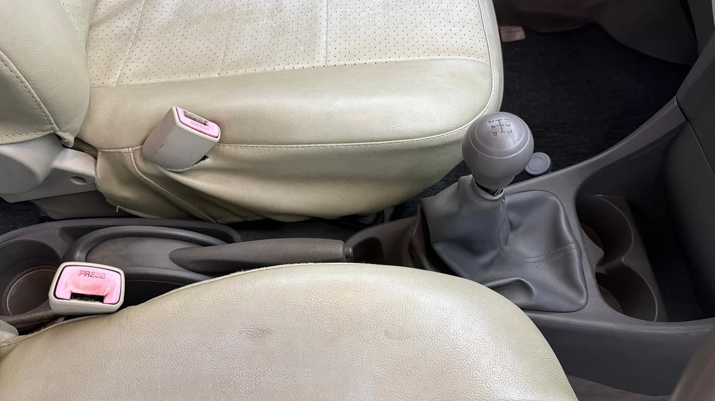 2015 Toyota Etios Liva G, Petrol, Manual, 52,006 km, Gear Lever