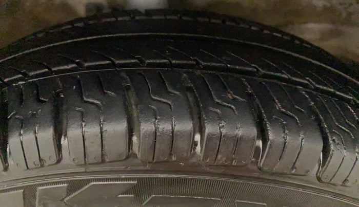2014 Maruti Wagon R 1.0 LXI CNG, CNG, Manual, 69,410 km, Right Front Tyre Tread