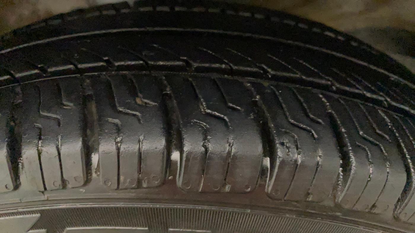 2014 Maruti Wagon R 1.0 LXI CNG, CNG, Manual, 69,410 km, Left Front Tyre Tread