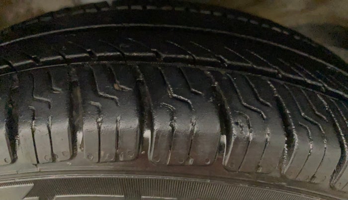 2014 Maruti Wagon R 1.0 LXI CNG, CNG, Manual, 69,410 km, Left Front Tyre Tread