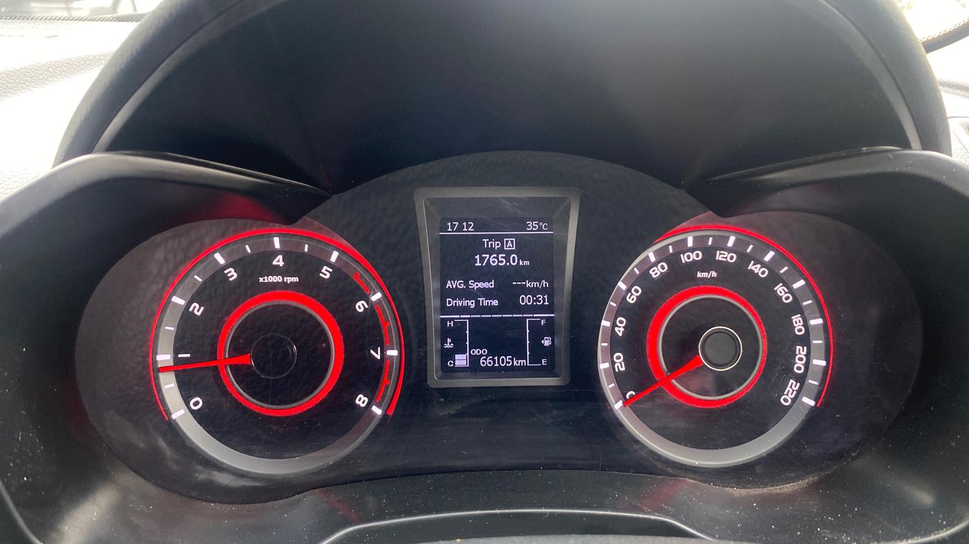 2022 Mahindra XUV300 W8(O) 1.2 PETROL DUAL TONE, Petrol, Manual, 66,105 km, Odometer Image