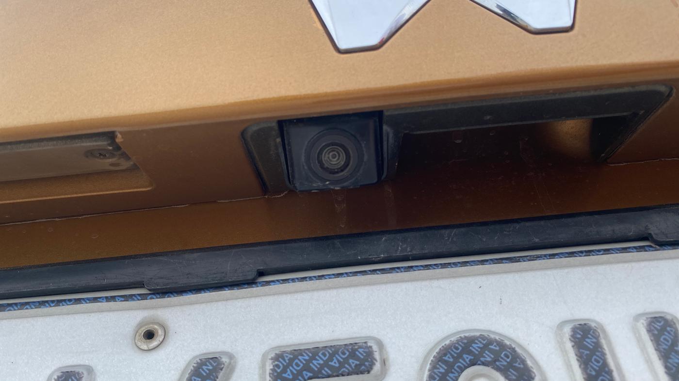 2022 Mahindra XUV300 W8(O) 1.2 PETROL DUAL TONE, Petrol, Manual, 66,105 km, Parking Camera