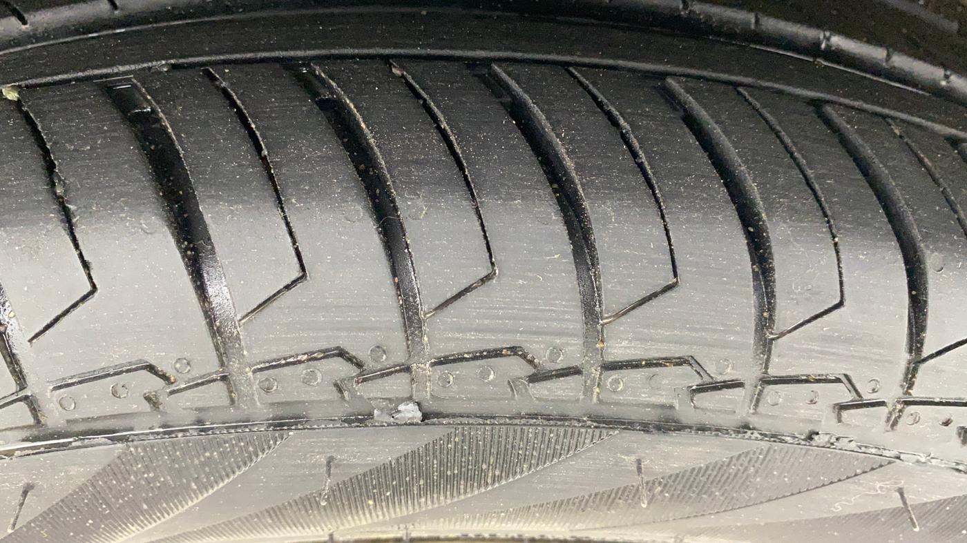 2017 Maruti Ciaz ZETA 1.4  MT PETROL, Petrol, Manual, 1,16,619 km, Left Front Tyre Tread