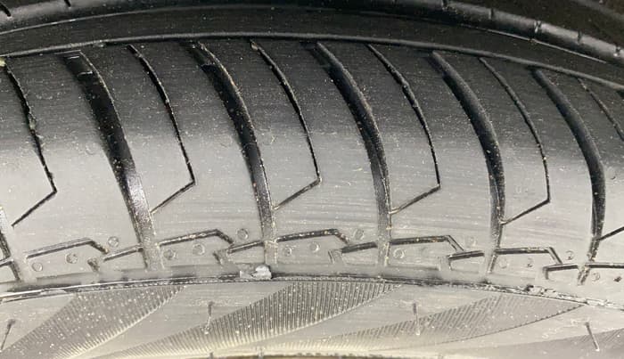 2017 Maruti Ciaz ZETA 1.4  MT PETROL, Petrol, Manual, 1,16,619 km, Left Front Tyre Tread