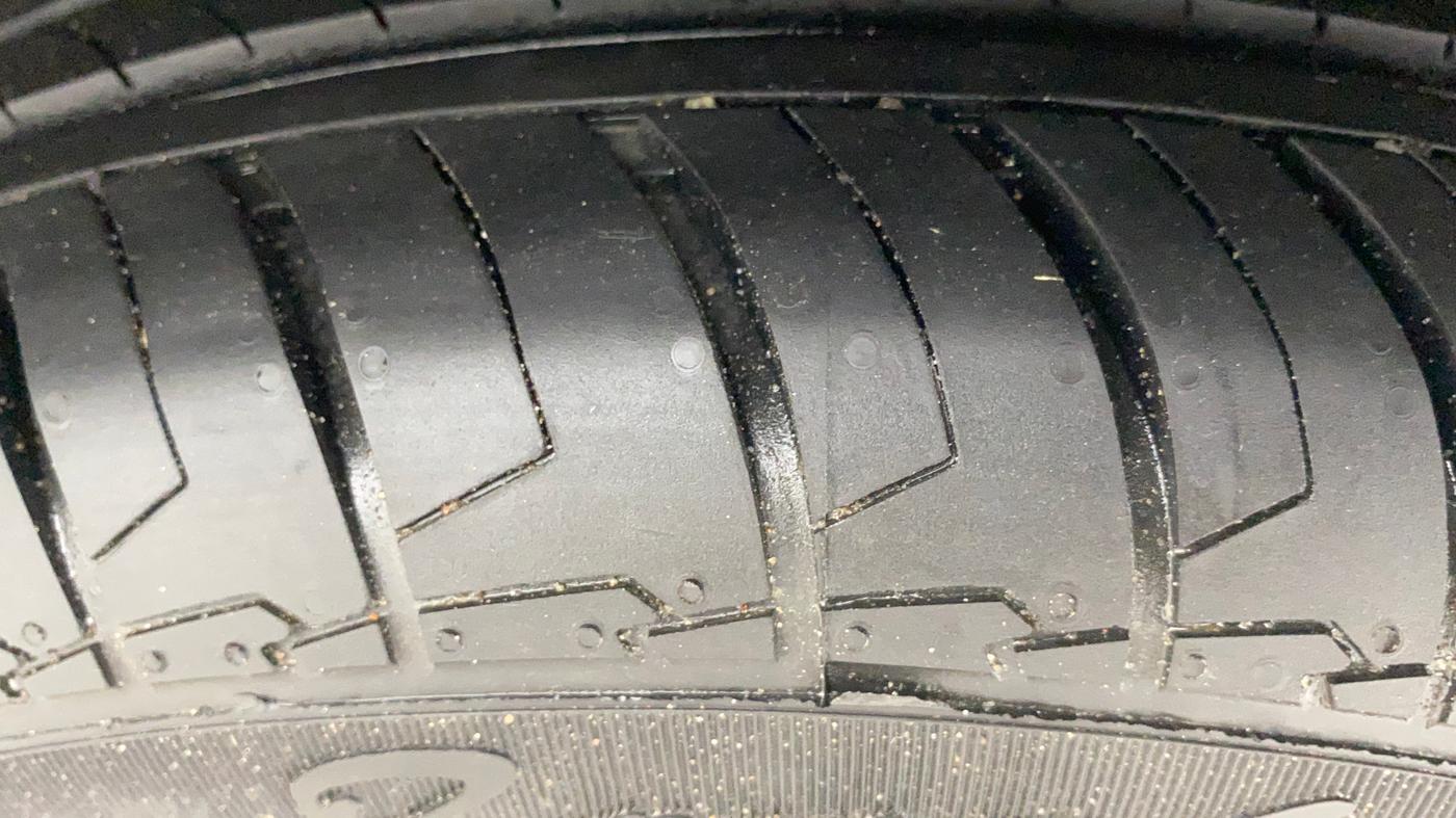 2017 Maruti Ciaz ZETA 1.4  MT PETROL, Petrol, Manual, 1,16,619 km, Left Rear Tyre Tread