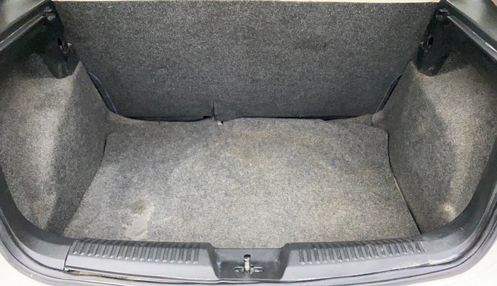 2010 Volkswagen Polo TRENDLINE 1.2L PETROL, Petrol, Manual, 61,282 km, Dicky (Boot door) - Parcel tray missing