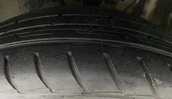2010 Volkswagen Polo TRENDLINE 1.2L PETROL, Petrol, Manual, 61,282 km, Left Front Tyre Tread
