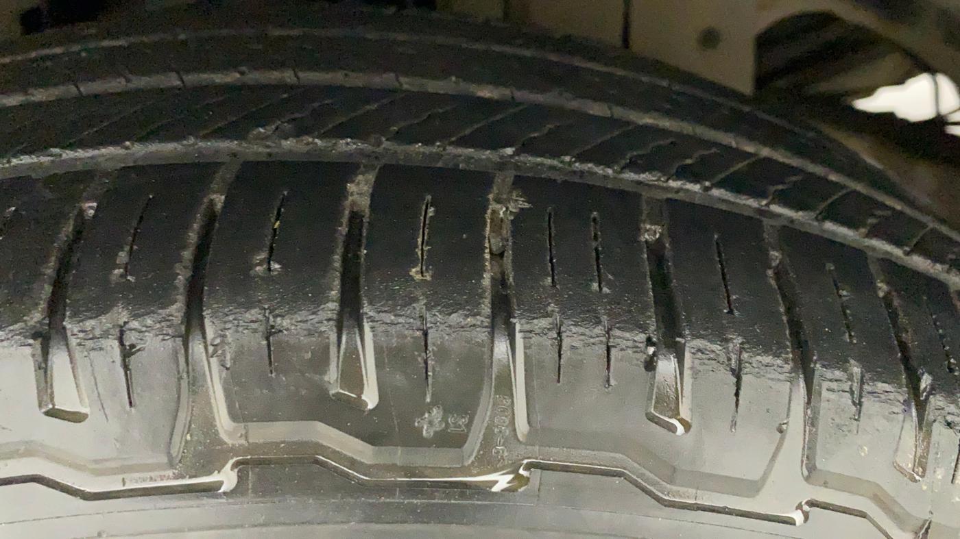 2017 Mahindra Scorpio S10 2WD INTELLI-HYBRID, Diesel, Manual, 1,24,898 km, Left Front Tyre Tread