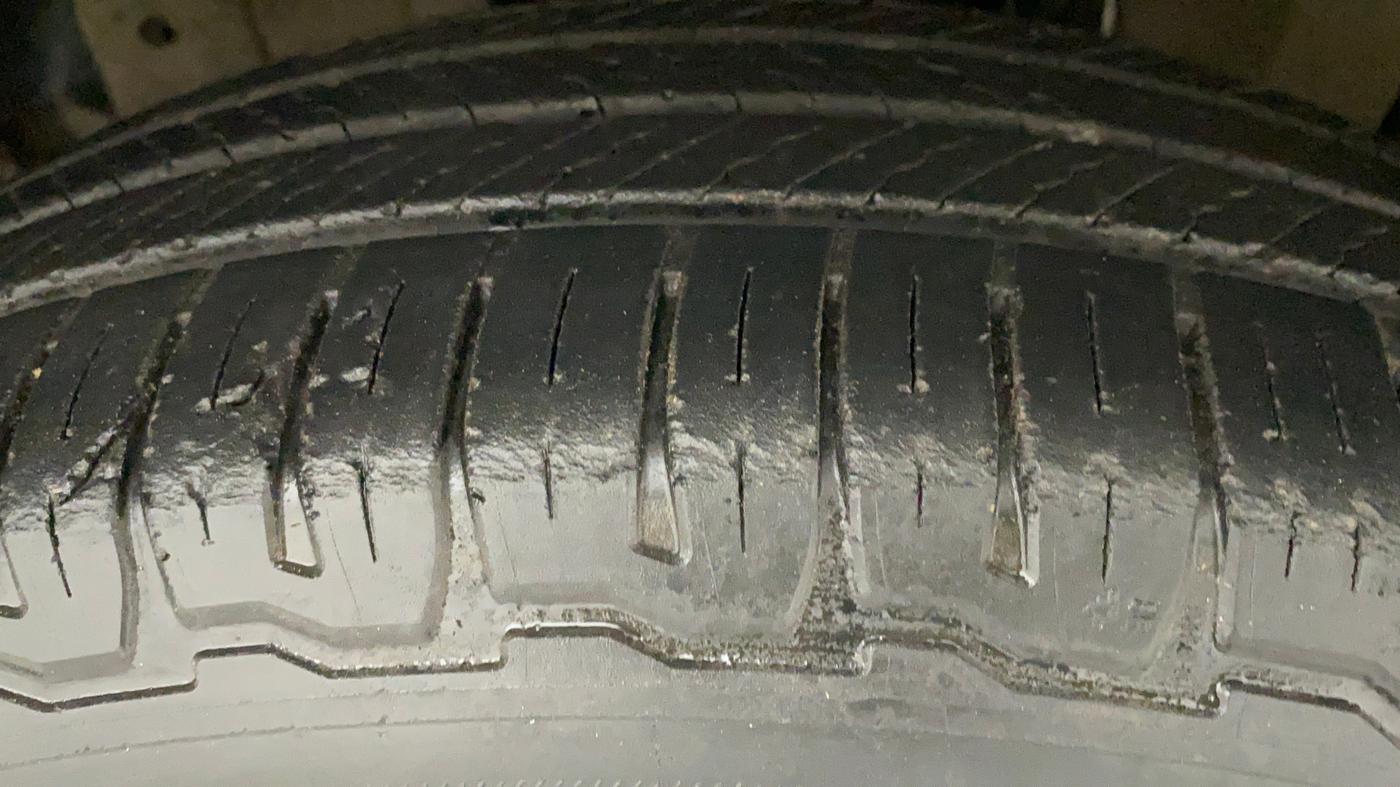 2017 Mahindra Scorpio S10 2WD INTELLI-HYBRID, Diesel, Manual, 1,24,898 km, Right Front Tyre Tread