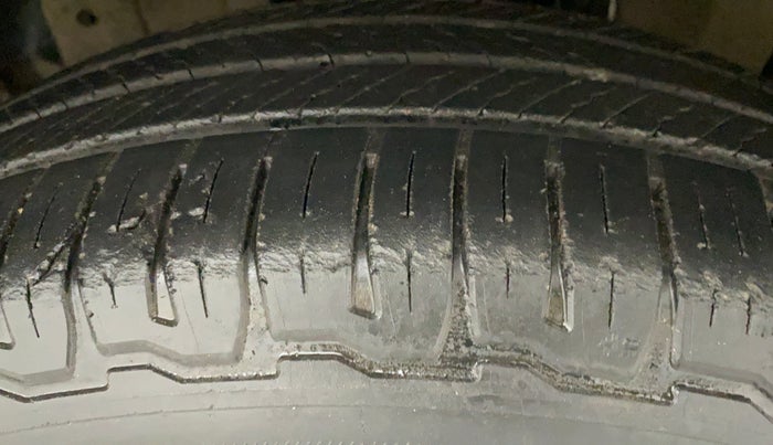 2017 Mahindra Scorpio S10 2WD INTELLI-HYBRID, Diesel, Manual, 1,24,898 km, Right Front Tyre Tread