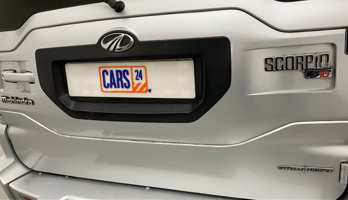 2017 Mahindra Scorpio S10 2WD INTELLI-HYBRID, Diesel, Manual, 1,24,898 km, Dicky (Boot door) - Minor scratches