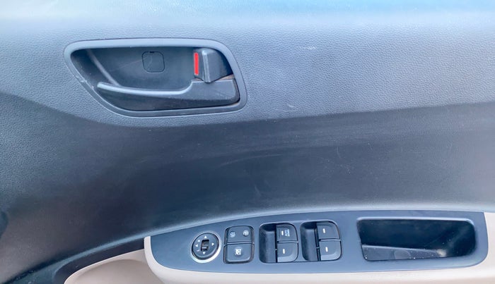 2017 Hyundai Grand i10 MAGNA 1.2 KAPPA VTVT, Petrol, Manual, 45,620 km, Driver Side Door Panels Control