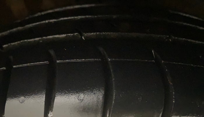 2017 Hyundai Grand i10 MAGNA 1.2 KAPPA VTVT, Petrol, Manual, 45,620 km, Right Front Tyre Tread