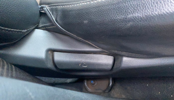 2017 Hyundai Grand i10 MAGNA 1.2 KAPPA VTVT, Petrol, Manual, 45,620 km, Driver Side Adjustment Panel