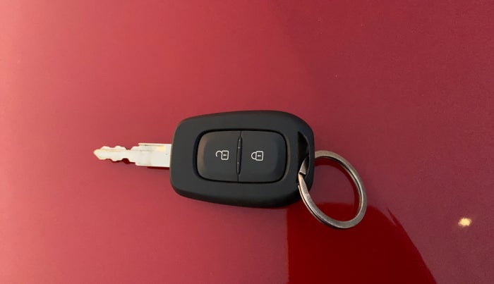 2025 Renault Kwid CLIMBER 1.0 AMT Dual Tone , Petrol, Automatic, 7,516 km, Key Close Up