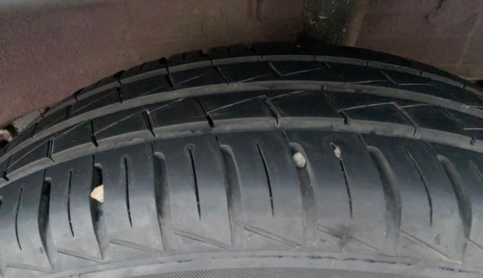 2025 Renault Kwid CLIMBER 1.0 AMT Dual Tone , Petrol, Automatic, 7,516 km, Left Rear Tyre Tread