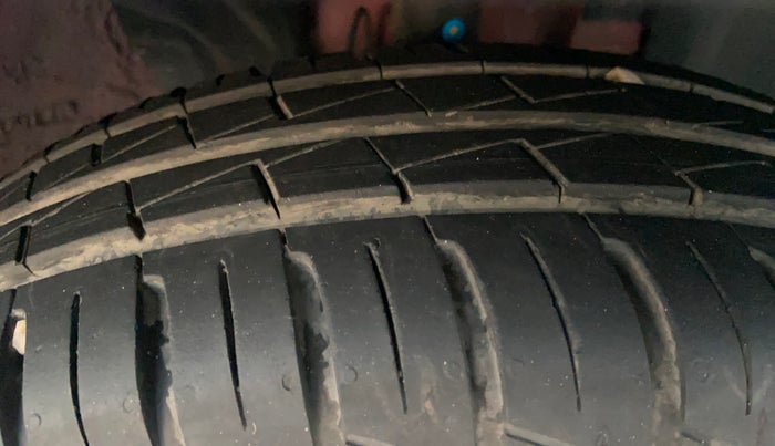 2025 Renault Kwid CLIMBER 1.0 AMT Dual Tone , Petrol, Automatic, 7,516 km, Right Front Tyre Tread