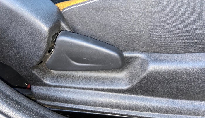 2025 Renault Kwid CLIMBER 1.0 AMT Dual Tone , Petrol, Automatic, 7,516 km, Driver Side Adjustment Panel