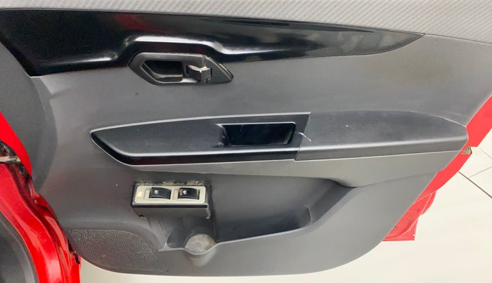 2019 Mahindra KUV 100 NXT K2 P 6 STR, Petrol, Manual, 65,820 km, Driver Side Door Panels Control