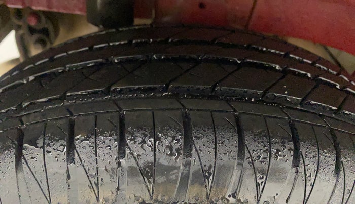 2019 Mahindra KUV 100 NXT K2 P 6 STR, Petrol, Manual, 65,820 km, Right Rear Tyre Tread