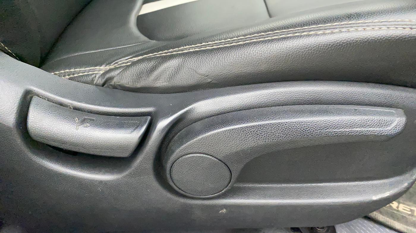 2018 Hyundai Creta E PLUS 1.4 DIESEL, Diesel, Manual, 1,05,677 km, Driver Side Adjustment Panel