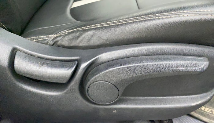 2018 Hyundai Creta E PLUS 1.4 DIESEL, Diesel, Manual, 1,05,677 km, Driver Side Adjustment Panel