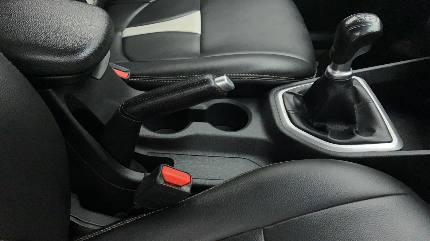 2018 Hyundai Creta E PLUS 1.4 DIESEL, Diesel, Manual, 1,05,677 km, Gear Lever