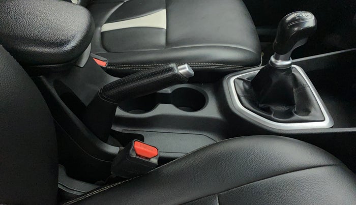 2018 Hyundai Creta E PLUS 1.4 DIESEL, Diesel, Manual, 1,05,677 km, Gear Lever