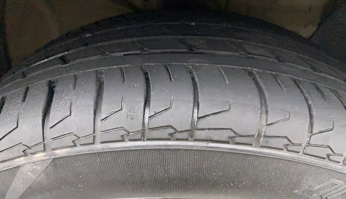 2018 Hyundai Creta E PLUS 1.4 DIESEL, Diesel, Manual, 1,05,677 km, Right Front Tyre Tread