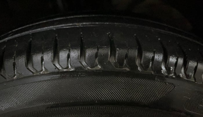 2018 Maruti Dzire VXI, Petrol, Manual, 37,426 km, Right Front Tyre Tread