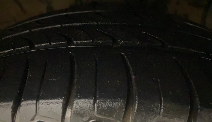 2017 Hyundai Grand i10 SPORTZ (O) AT 1.2 KAPPA VTVT, Petrol, Automatic, 77,325 km, Right Front Tyre Tread