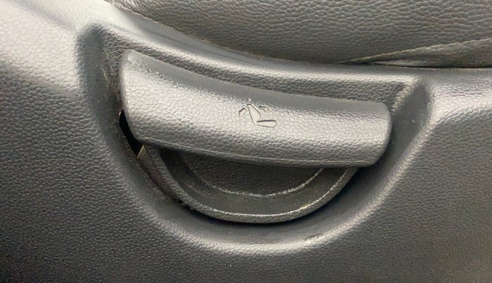 2017 Hyundai Grand i10 SPORTZ (O) AT 1.2 KAPPA VTVT, Petrol, Automatic, 77,325 km, Driver Side Adjustment Panel