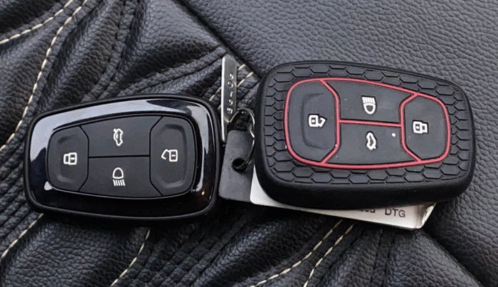 2022 Tata ALTROZ XT PETROL, Petrol, Manual, 31,146 km, Key Close Up