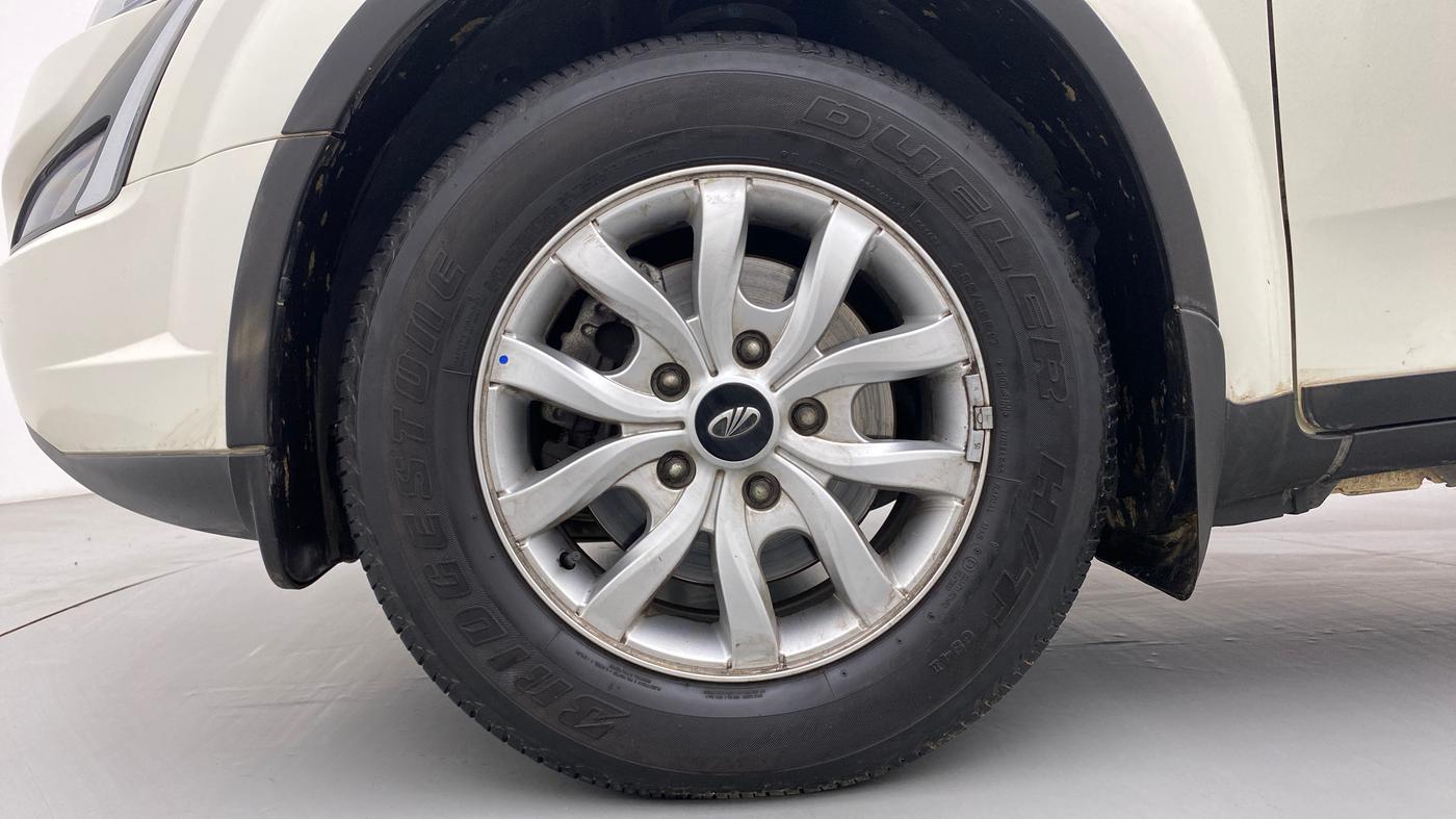2021 Mahindra XUV500 W9, Diesel, Manual, 10,495 km, Left Front Wheel