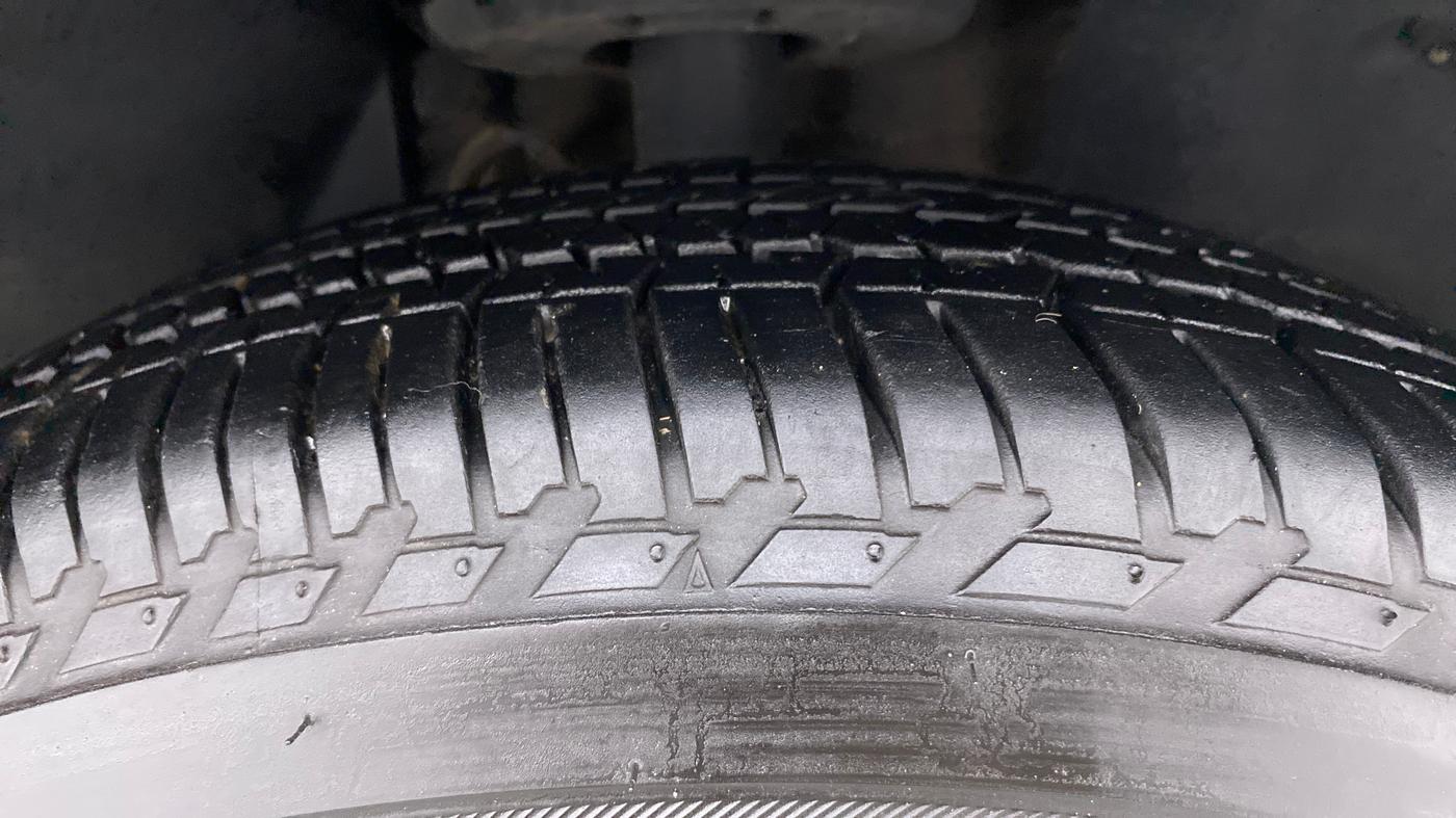2021 Mahindra XUV500 W9, Diesel, Manual, 10,495 km, Right Front Tyre Tread