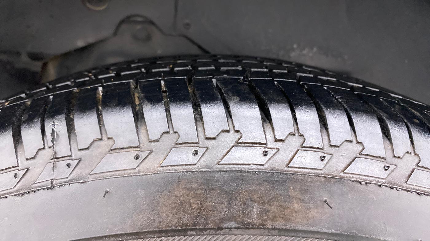 2021 Mahindra XUV500 W9, Diesel, Manual, 10,495 km, Right Rear Tyre Tread