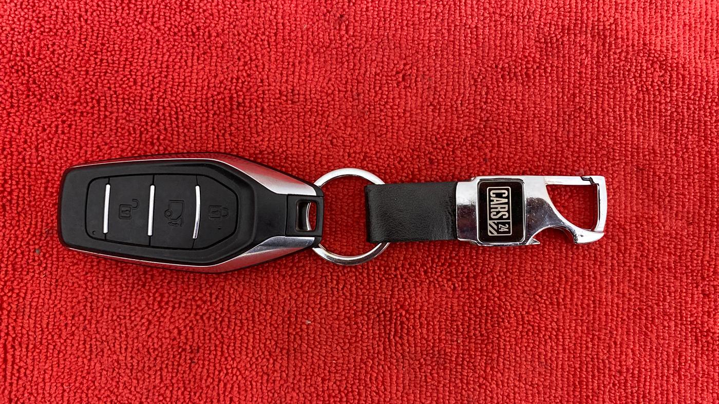 2021 Mahindra XUV500 W9, Diesel, Manual, 10,495 km, Key Close Up