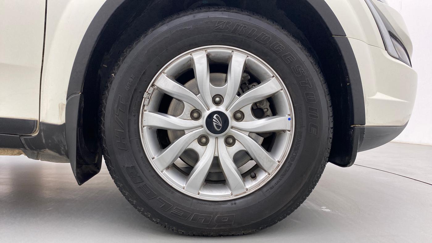 2021 Mahindra XUV500 W9, Diesel, Manual, 10,495 km, Right Front Wheel