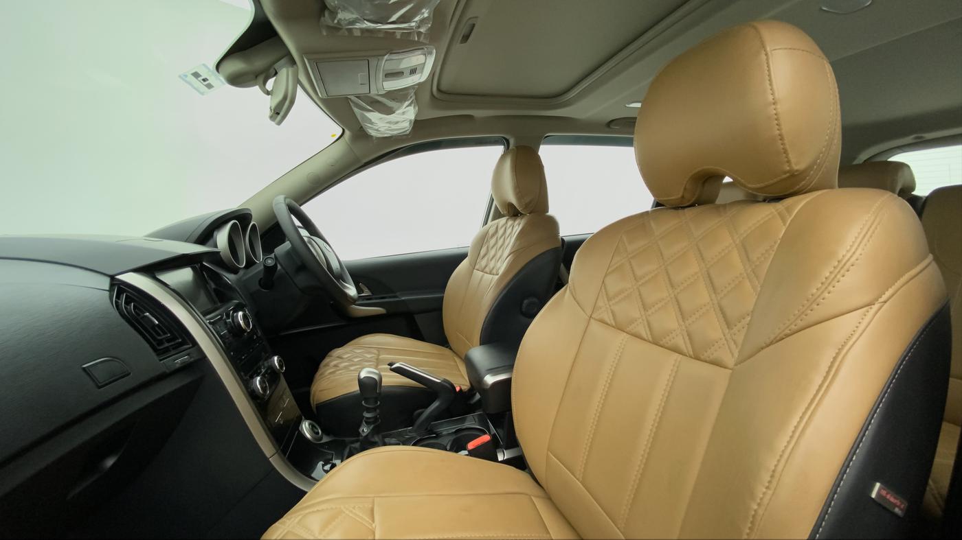 2021 Mahindra XUV500 W9, Diesel, Manual, 10,495 km, Right Side Front Door Cabin