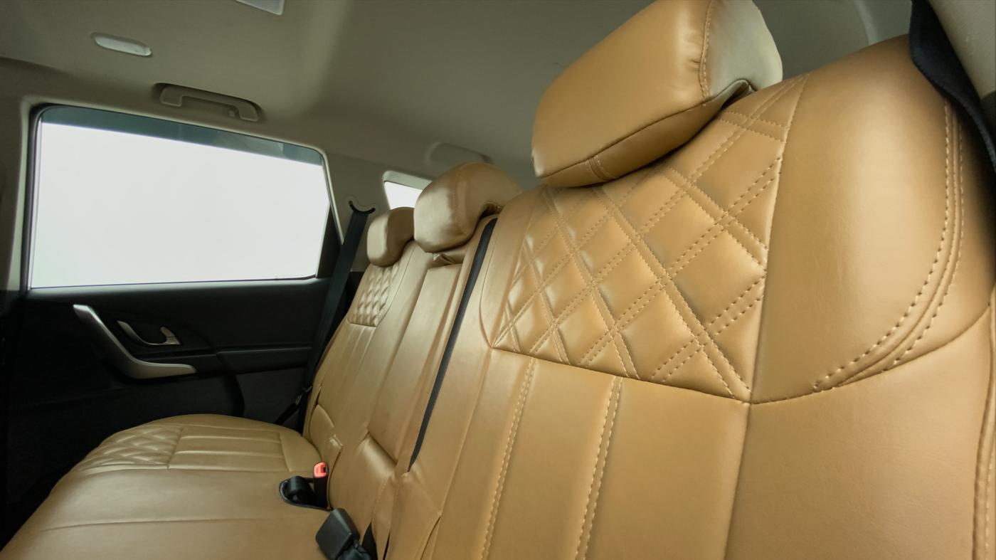 2021 Mahindra XUV500 W9, Diesel, Manual, 10,495 km, Right Side Rear Door Cabin