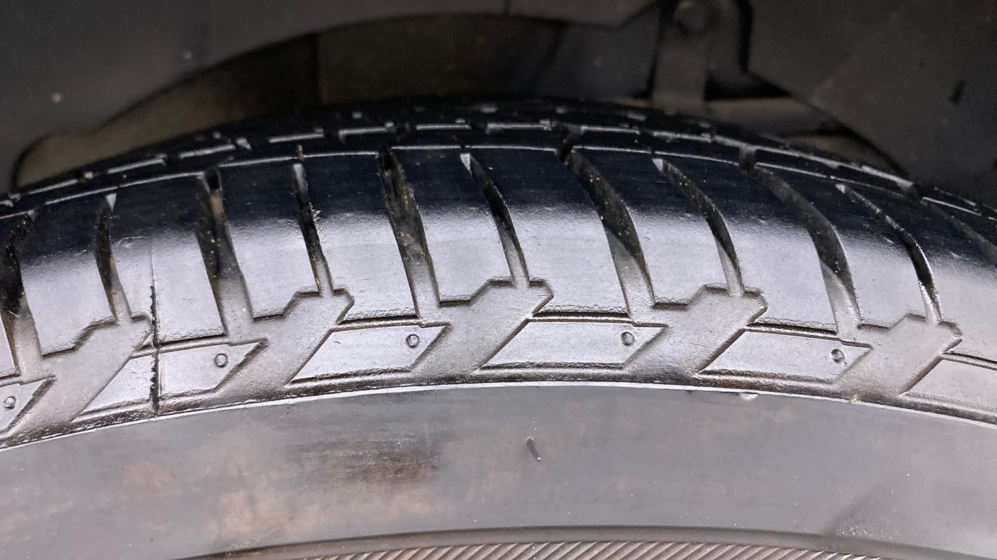 2021 Mahindra XUV500 W9, Diesel, Manual, 10,495 km, Left Rear Tyre Tread