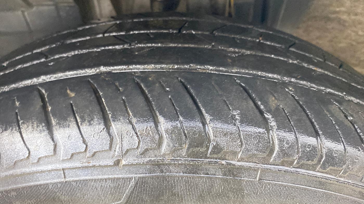 2021 Nissan MAGNITE XE, Petrol, Manual, 60,525 km, Left Front Tyre Tread